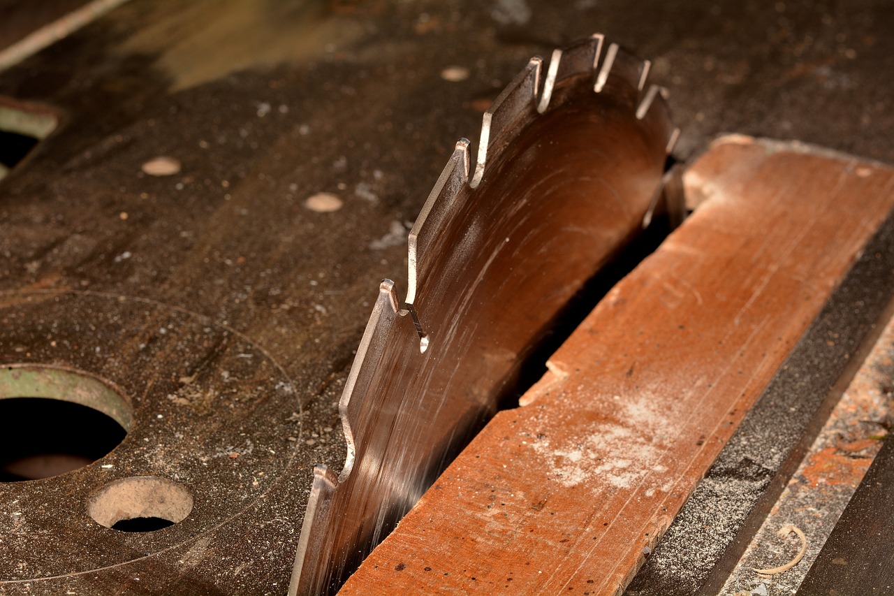 blade wood cutting